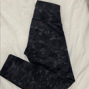 Lululemon 7/8 size 6